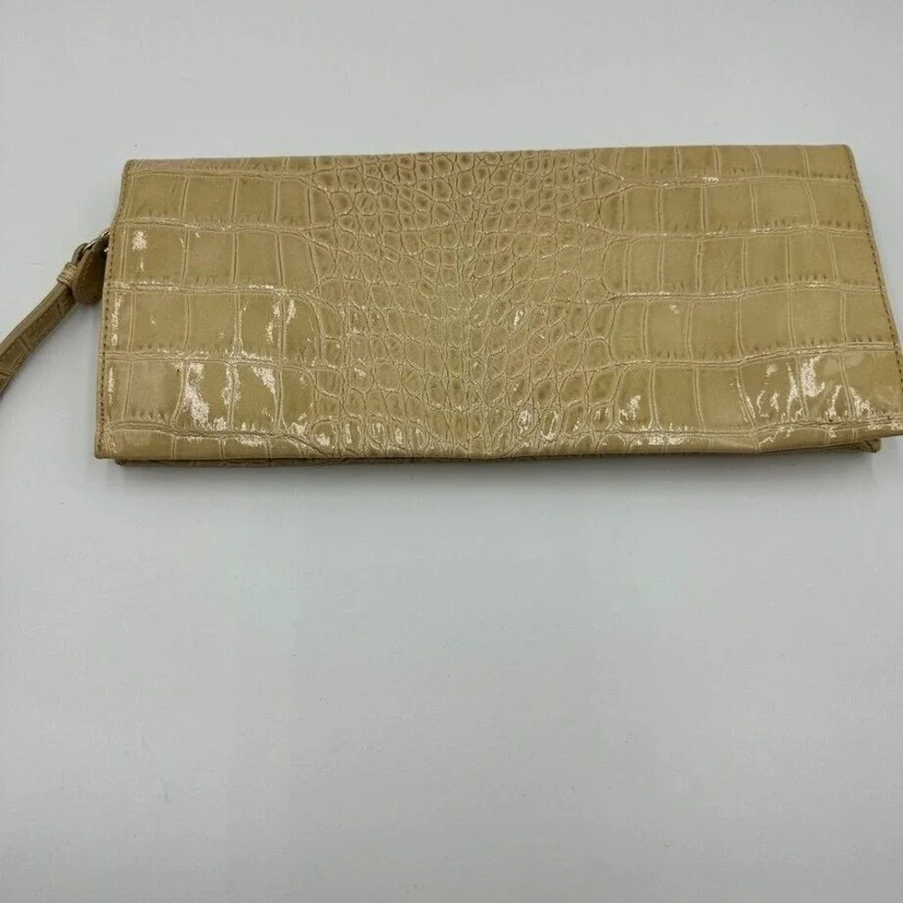 Saks Fifth Avenue Blonde Croc Envelope Clutch Purse Wrist Strap Suede Lining‎